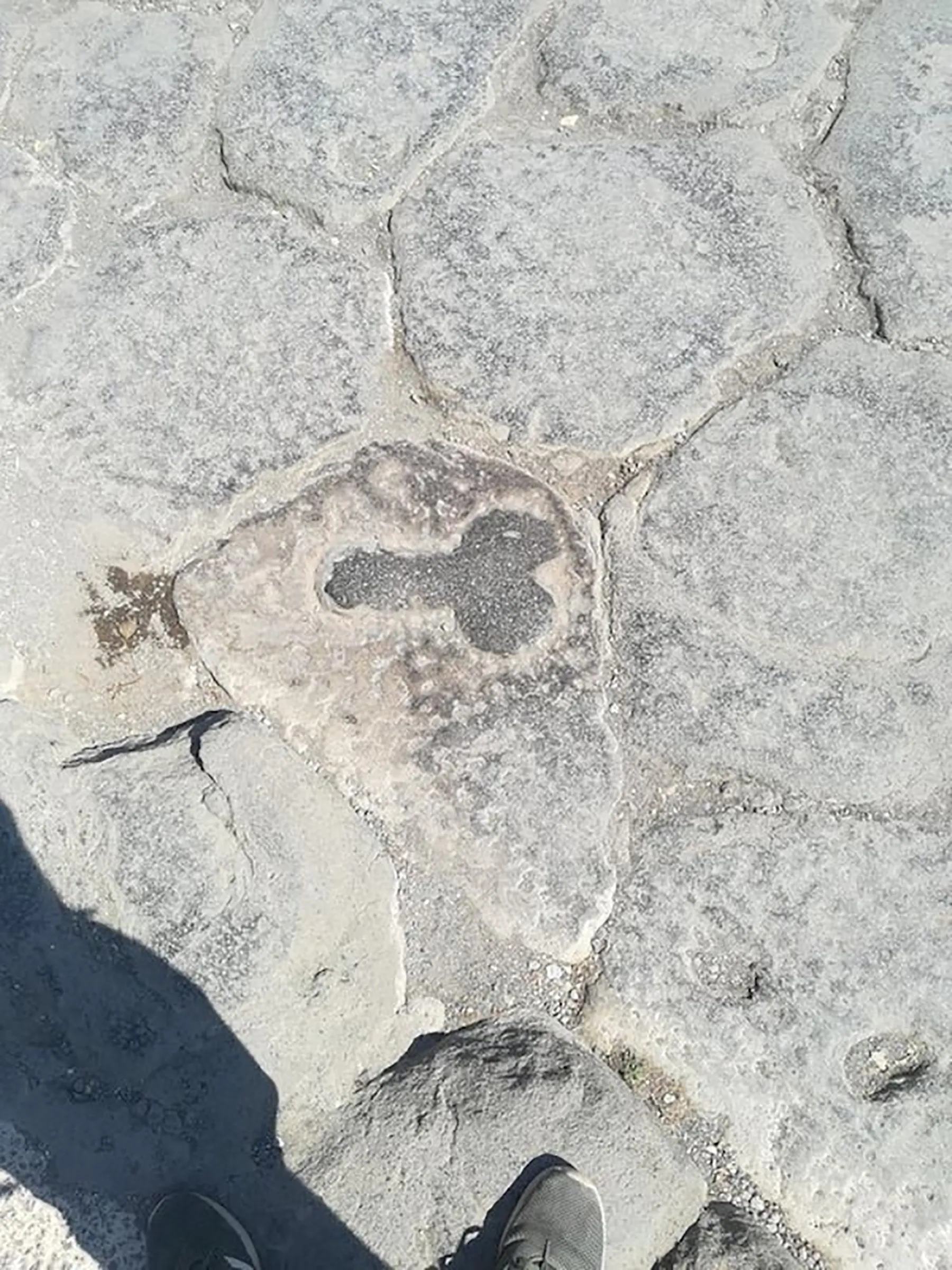  An obstacle in the don't-step-on-the-cracks game