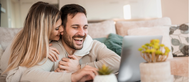 How to Be Laid Back in a Relationship: 17 Healthy Ways