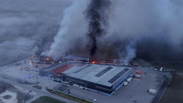 Greece biscuit factory fire leaves at least four dead - AOL